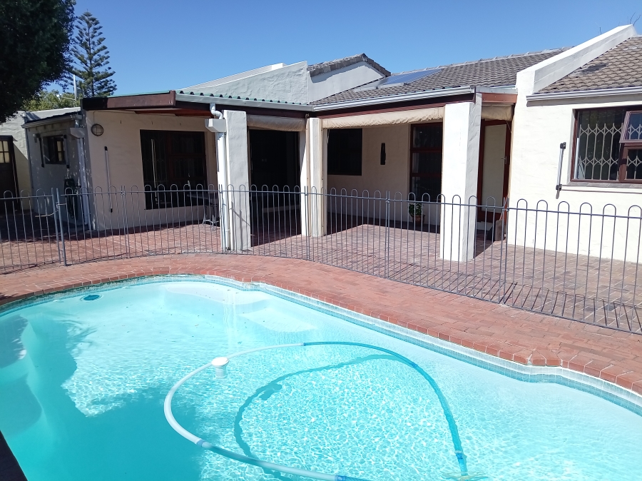 4 Bedroom Property for Sale in Edgemead Western Cape